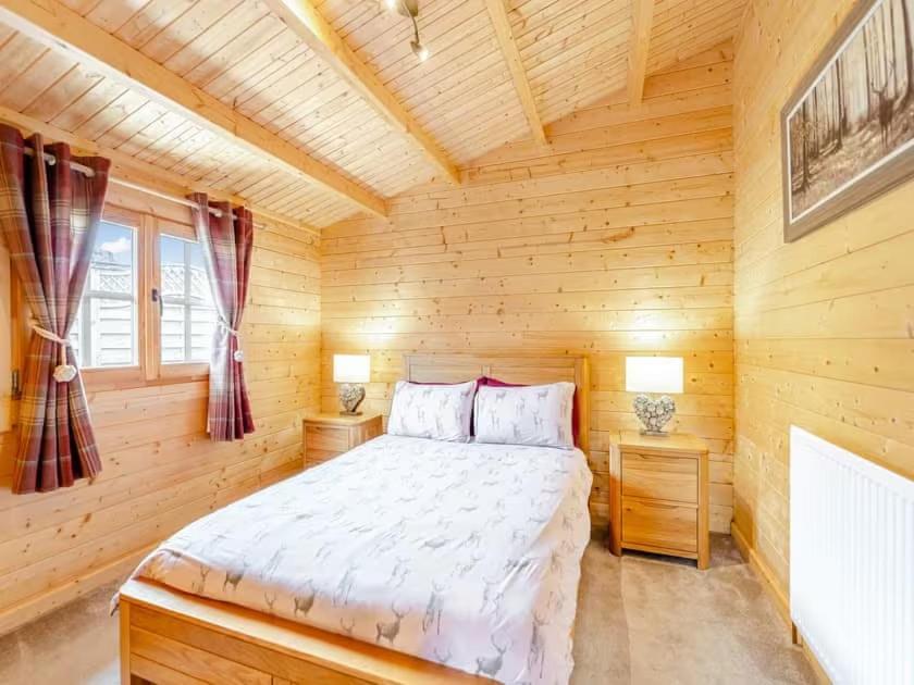 Lochinvar - Clydesdale Log Cabin With Hot Tub Airdrie Eksteriør billede