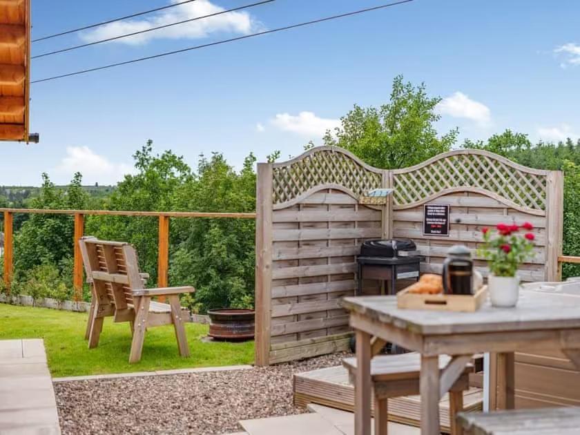 Lochinvar - Clydesdale Log Cabin With Hot Tub Airdrie Eksteriør billede