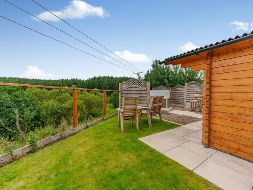 Lochinvar - Clydesdale Log Cabin With Hot Tub Airdrie Eksteriør billede